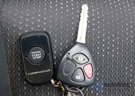 2009 Pontiac Vibe z USA, uszkodzony, nr VIN 5Y2SP67839Z439950